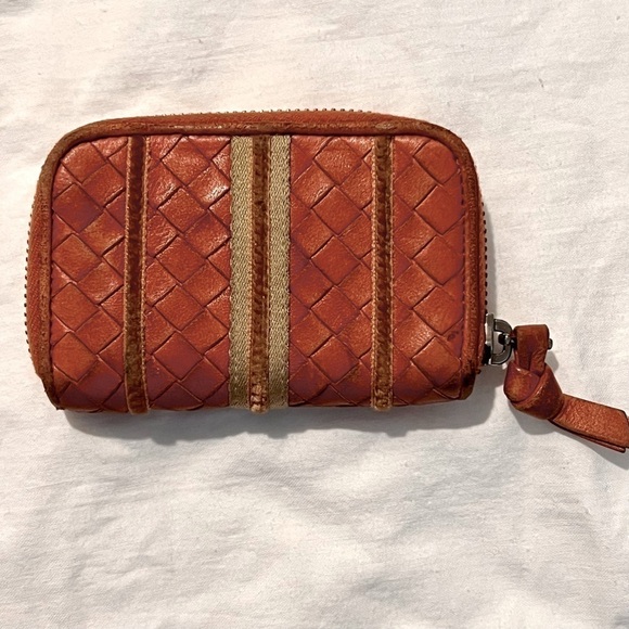 BOTTEGA VENETTA compact zip around card holder.